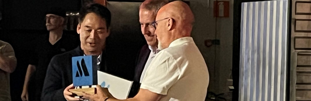 Thomas Ren receiving the “Stora Aluminiumpriset”.