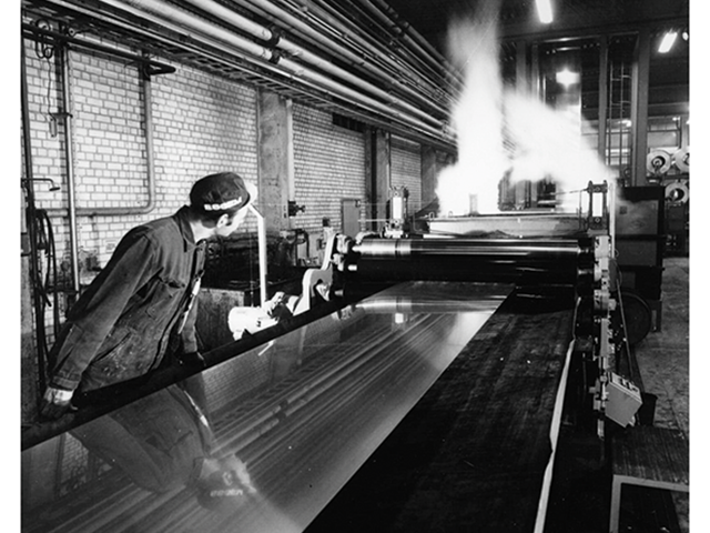 Manufacturing of aluminium products in the 1900s.