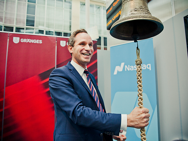 Gränges' CEO Johan Menckel ringing the bell at the IPO at Nasdaq Stockholm in 2014.