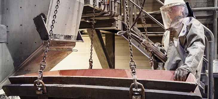 Employee at the Gränges Powder Metallurgy in Saint Avold.