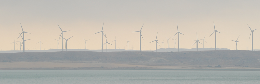 Panoramic view of wind turbines symbolizing Gränges’ commitment to supporting sustainable sectors.