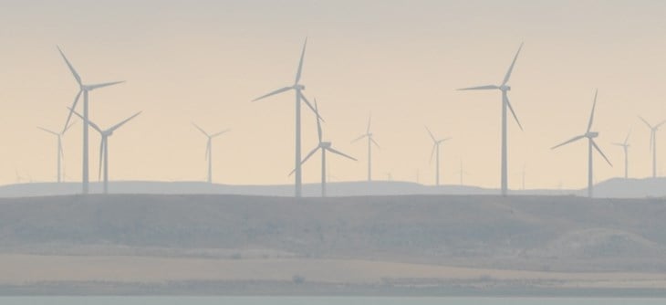 Panoramic view of wind turbines symbolizing Gränges’ commitment to supporting sustainable sectors.
